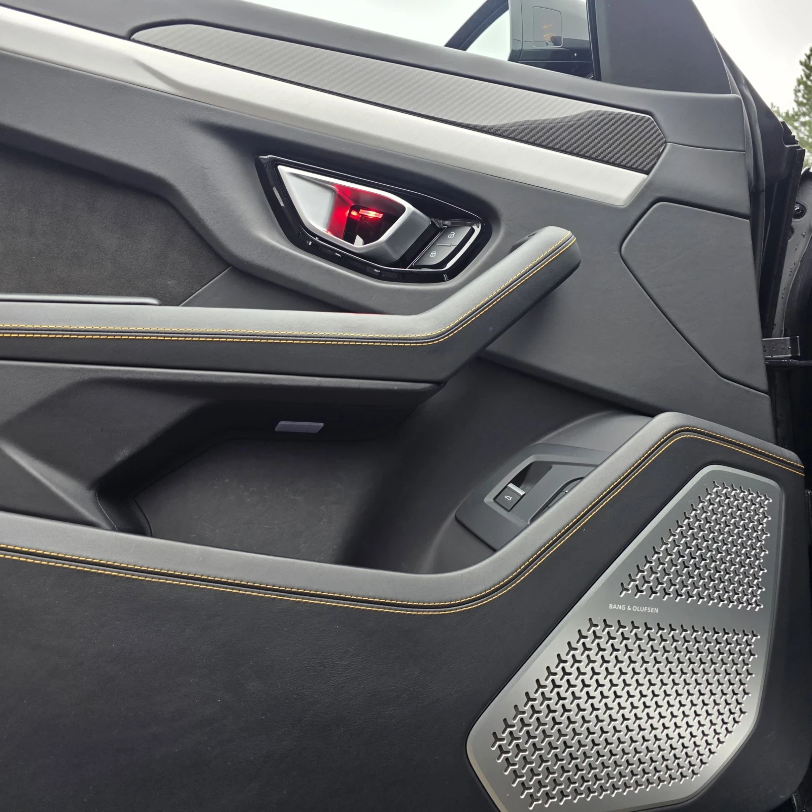 Lamborghini Urus ��������/AKRAPOVIC/Carbon/3D B&O/����� ������ | Mobile.bg � ����������� 13