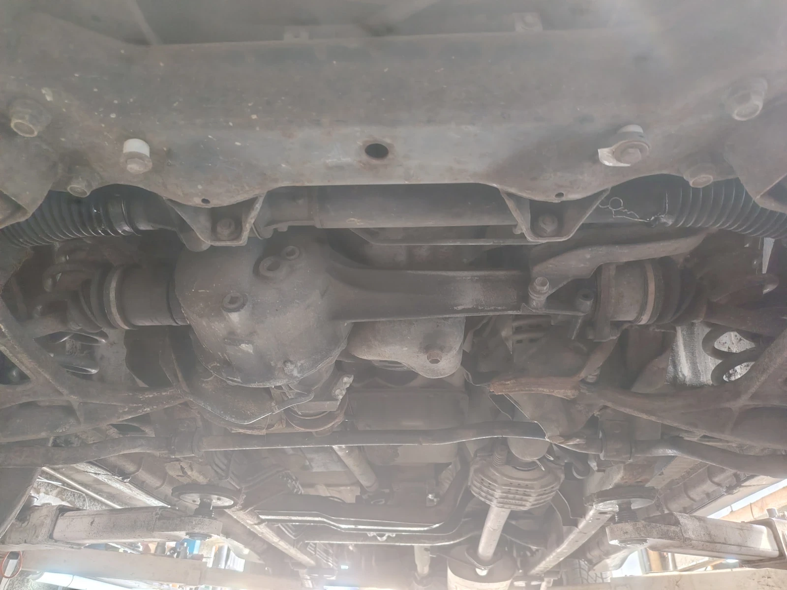 Suzuki Grand vitara 2.0 128 avtomat, снимка 9 - Автомобили и джипове - 54040903