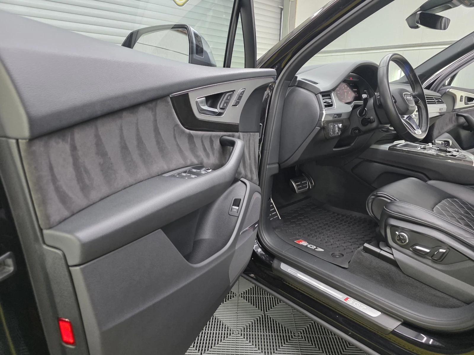 Audi SQ7 КАТО НОВ!!! 73000КМ, снимка 9 - Автомобили и джипове - 54575296