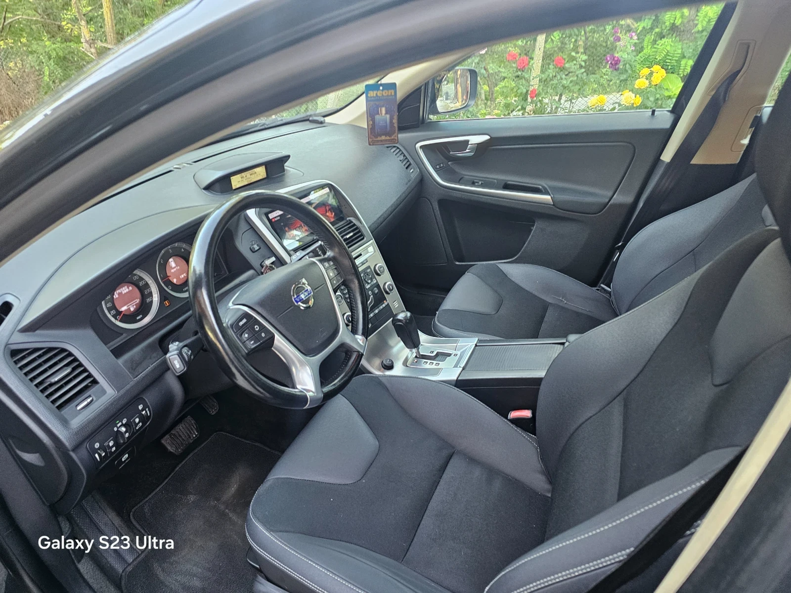 Volvo XC60 2.4D5 205ks, снимка 12 - Автомобили и джипове - 54952454
