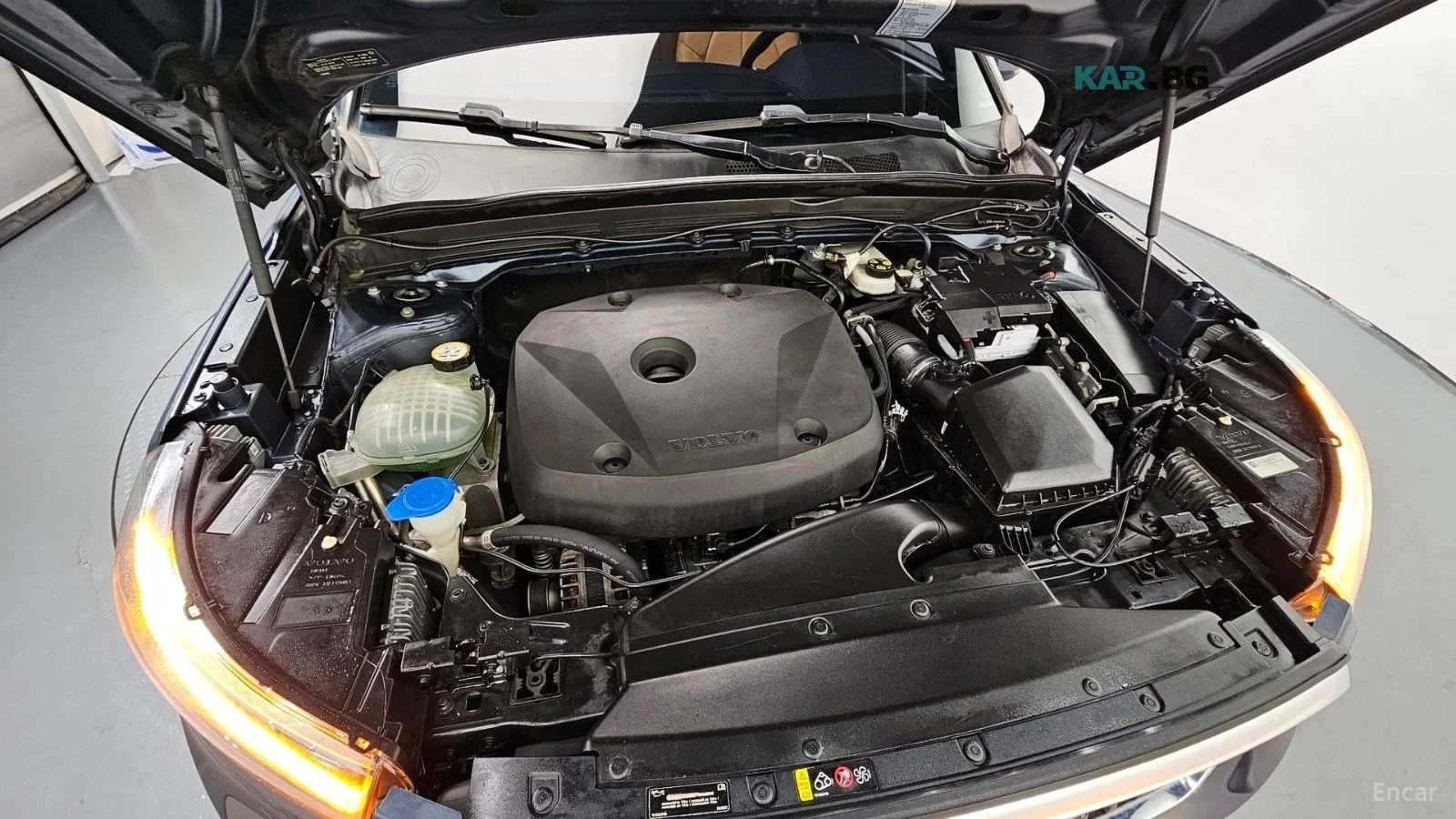 Volvo XC40, снимка 5 - Автомобили и джипове - 56736655