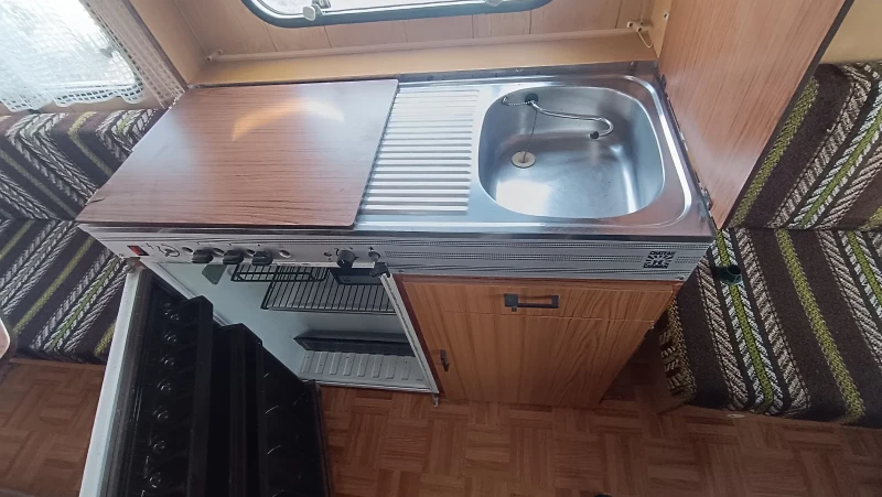 Каравана Chateau Eite Touring 350, снимка 7 - Каравани и кемпери - 52539205