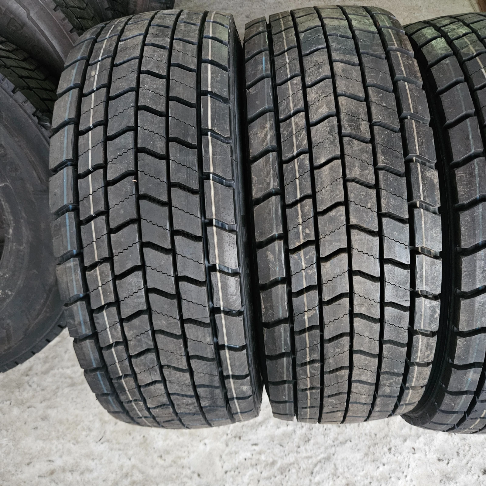 ���� 295/55R22.5 | Mobile.bg � ����������� 2