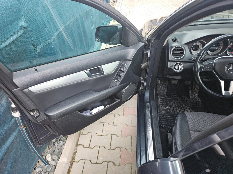 Mercedes-Benz C 220, снимка 7 - Автомобили и джипове - 47262050