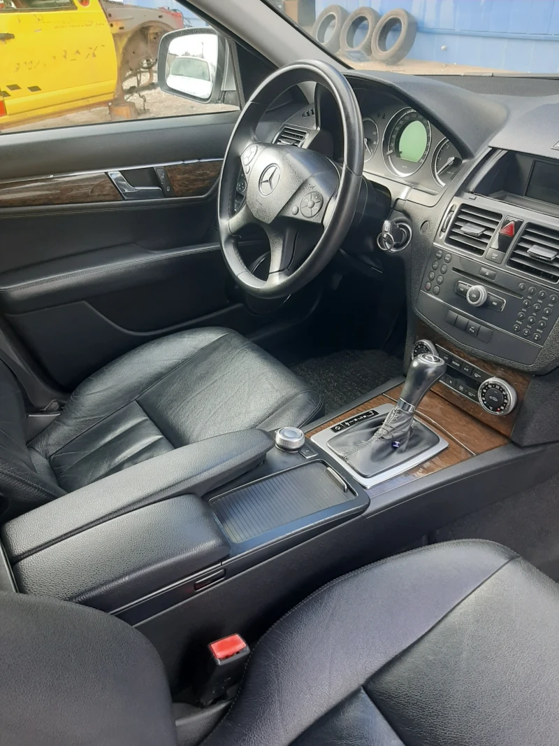 Mercedes-Benz C 220 Комби, снимка 3 - Автомобили и джипове - 47402828