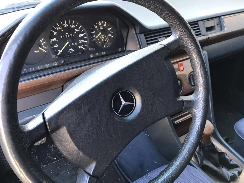 Mercedes-Benz 124 300D, снимка 7 - Автомобили и джипове - 48377365