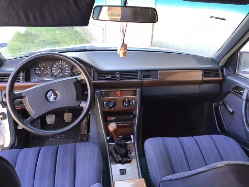 Mercedes-Benz 124 300D, снимка 5 - Автомобили и джипове - 48377365