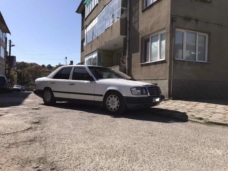 Mercedes-Benz 124 300D, снимка 4 - Автомобили и джипове - 48377365