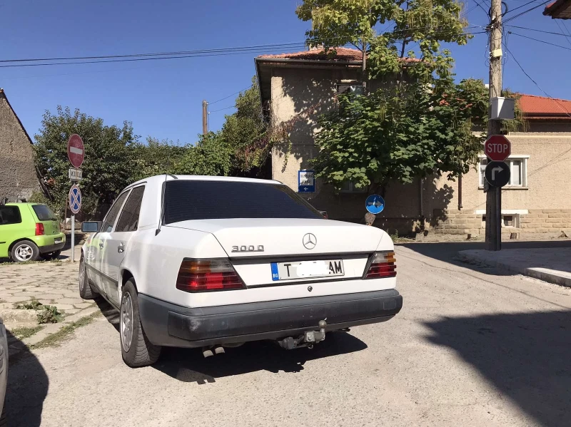 Mercedes-Benz 124 300D, снимка 2 - Автомобили и джипове - 48377365