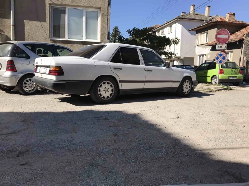 Mercedes-Benz 124 300D, снимка 3 - Автомобили и джипове - 48377365