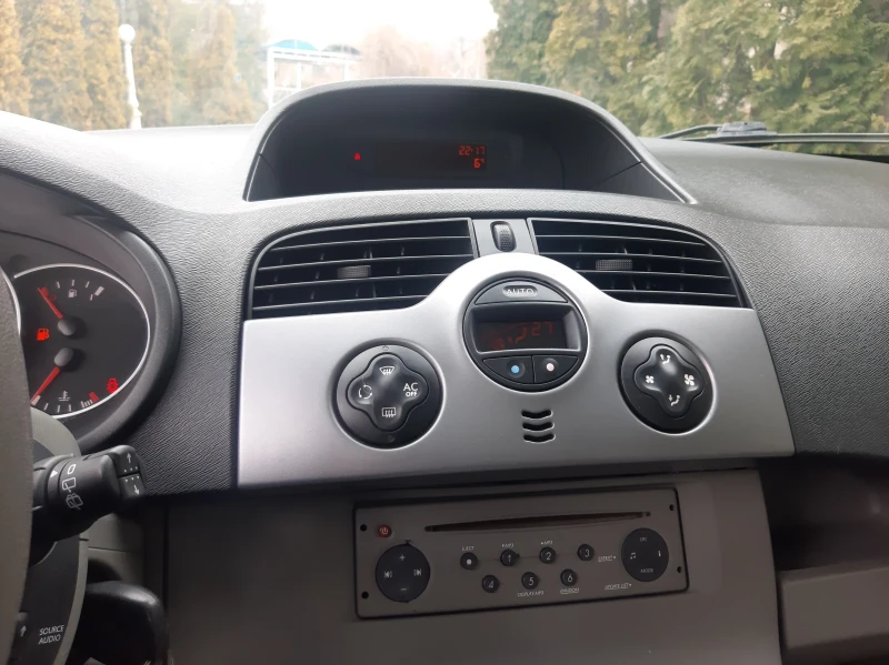 Renault Kangoo 1.6i.klim., снимка 16 - Автомобили и джипове - 49136852