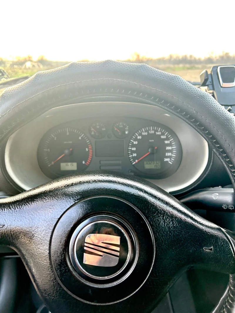 Seat Leon, снимка 5 - Автомобили и джипове - 52877675