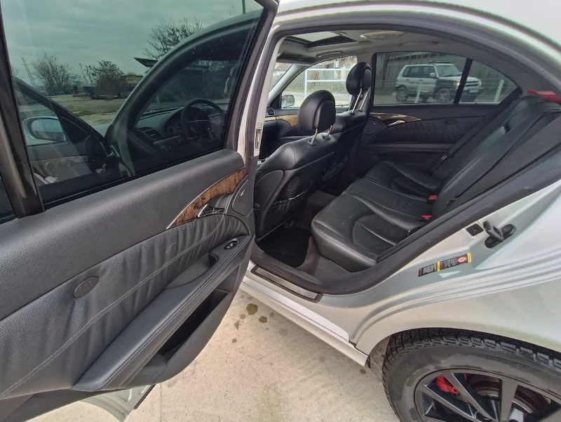 Mercedes-Benz E 320 320cdi 204k.с. Avangarde, снимка 11 - Автомобили и джипове - 52885236