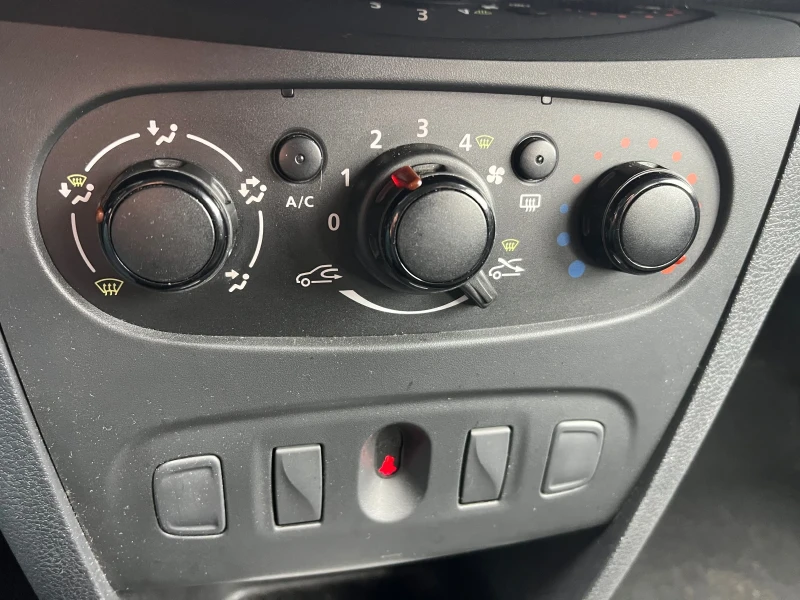 Dacia Sandero 1.5 Дизел 3+ 1 N1 2 бр., снимка 10 - Автомобили и джипове - 53212860