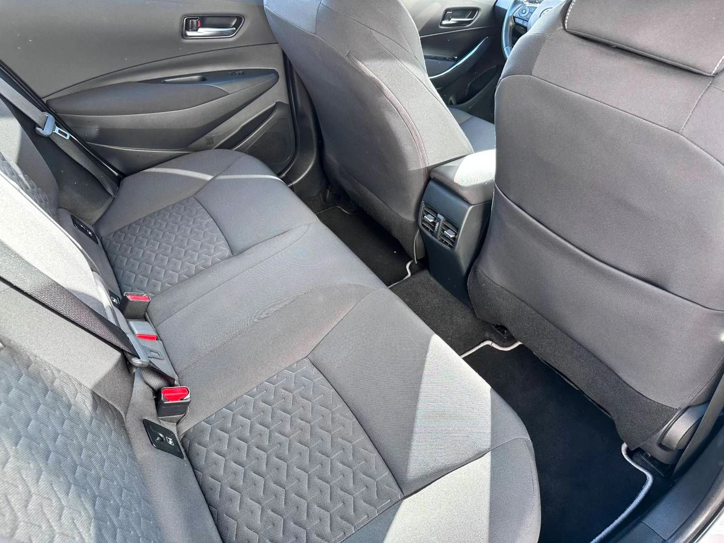 Toyota Corolla 2.0HEV/184HP/BUSINESS/CAM/NAVI/LED/TSR/KLESS/103v | Mobile.bg   12