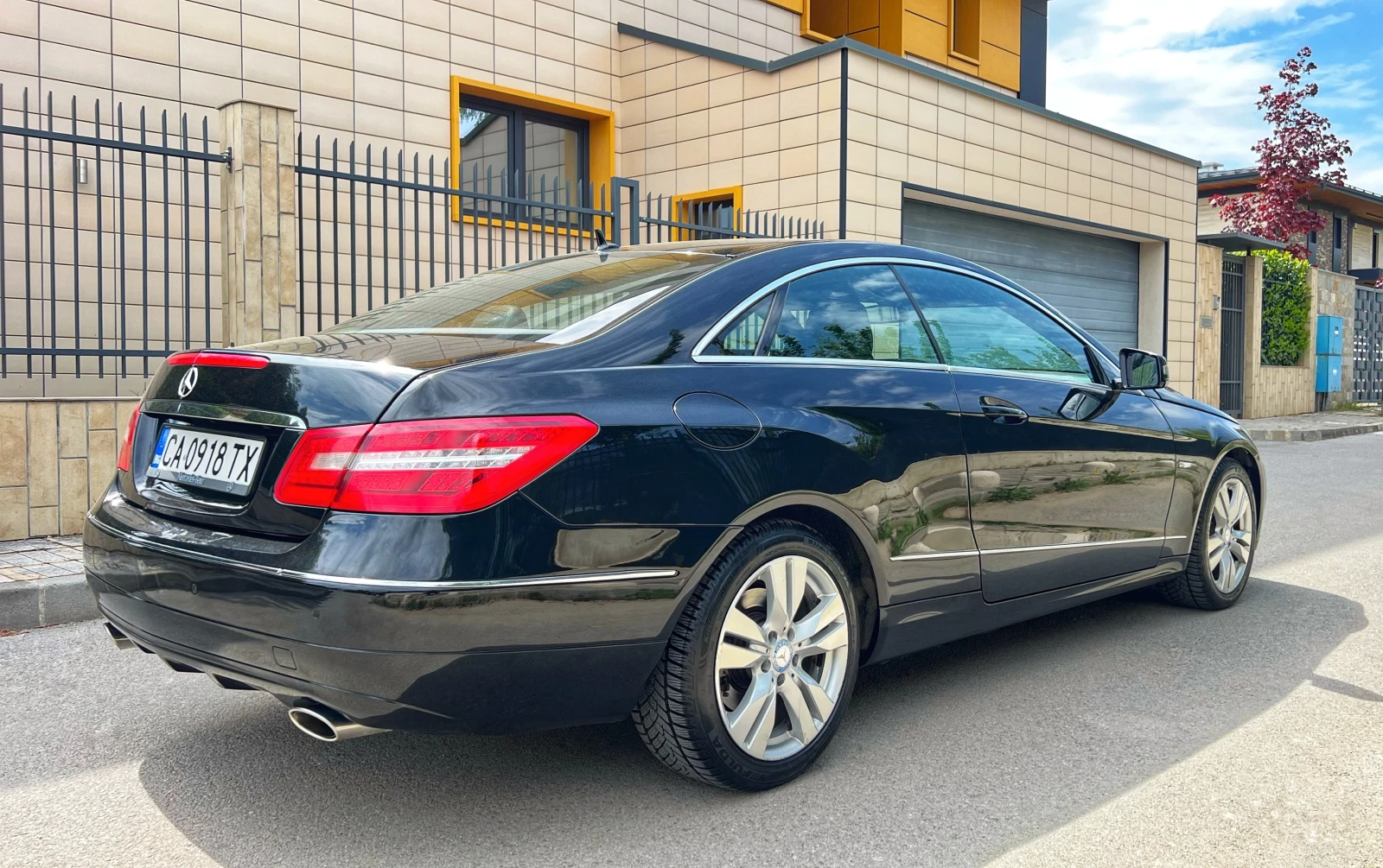 Mercedes-Benz E 350 CGI BlueEFFICIENCY V6 7G-TRONIC - изображение 5