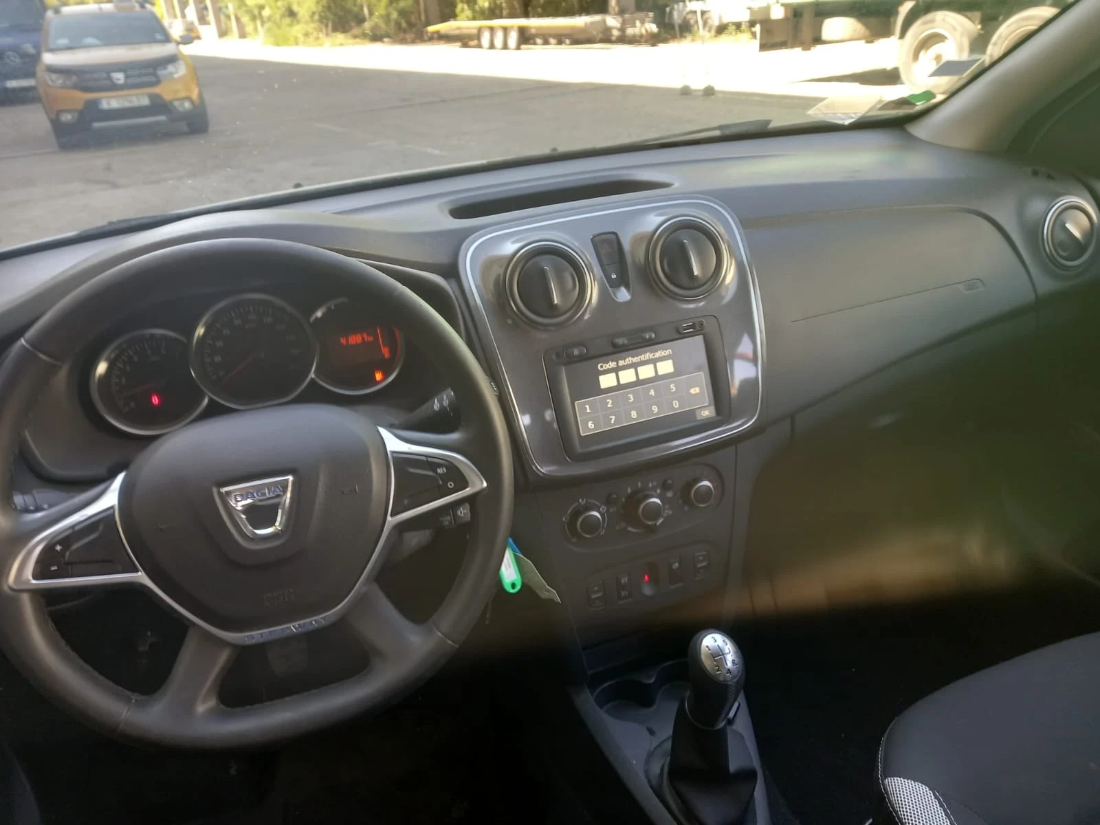 Dacia Sandero Stepway 1.5 dCi - изображение 10