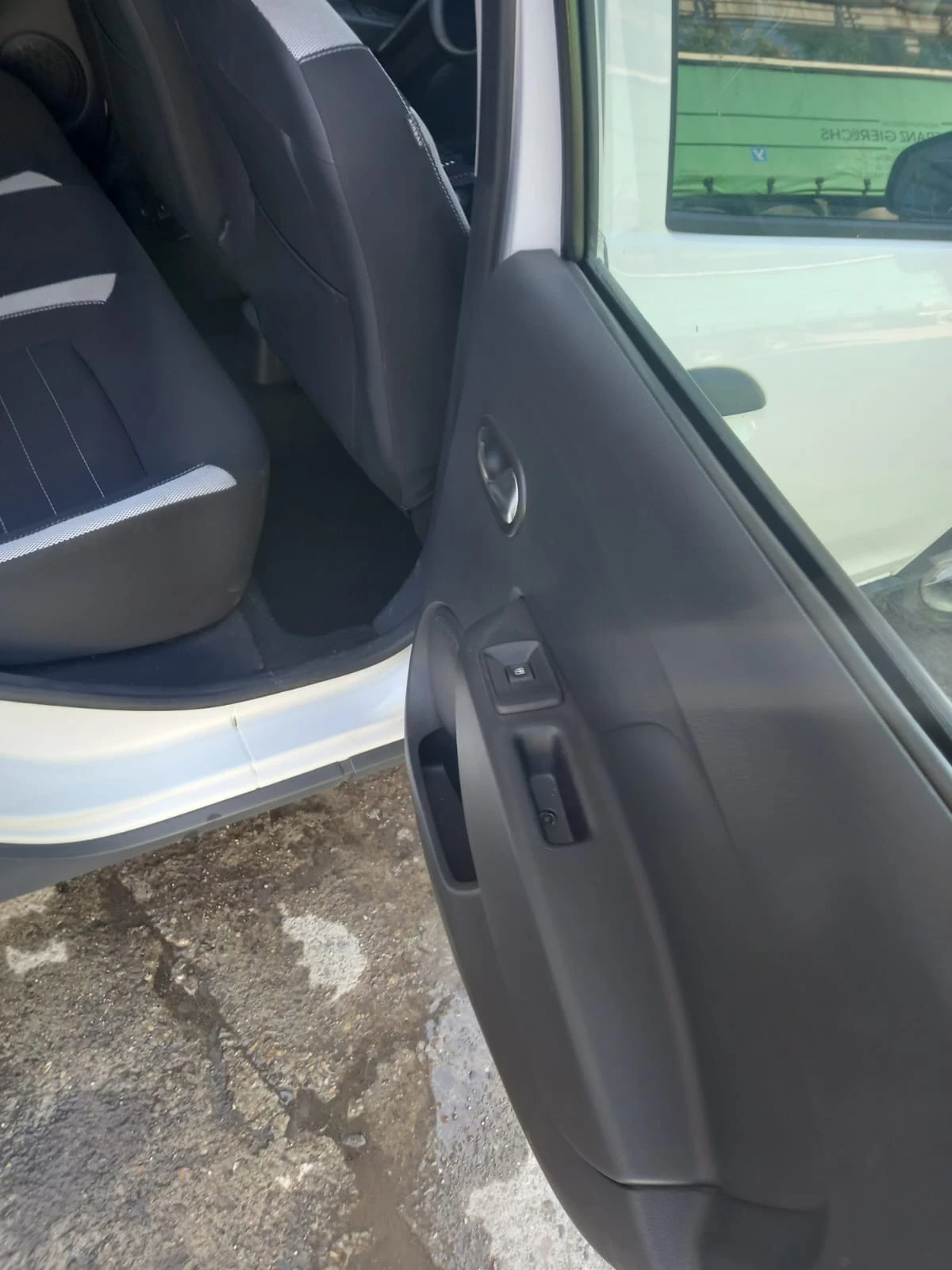 Dacia Sandero Stepway 1.5 dCi - изображение 8