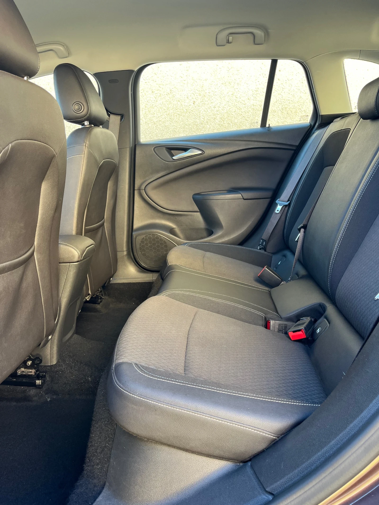 Opel Astra 1.6 CDTI Led Distronic Euro 6, снимка 11 - Автомобили и джипове - 53665853