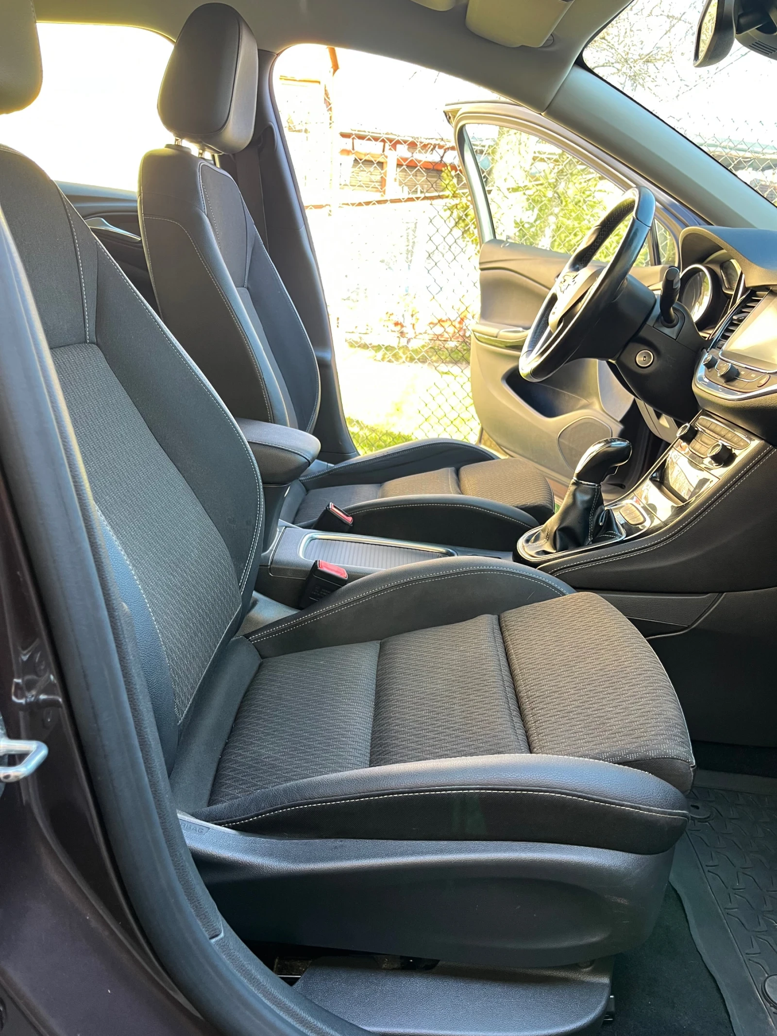 Opel Astra 1.6 CDTI Led Distronic Euro 6, снимка 13 - Автомобили и джипове - 53665853