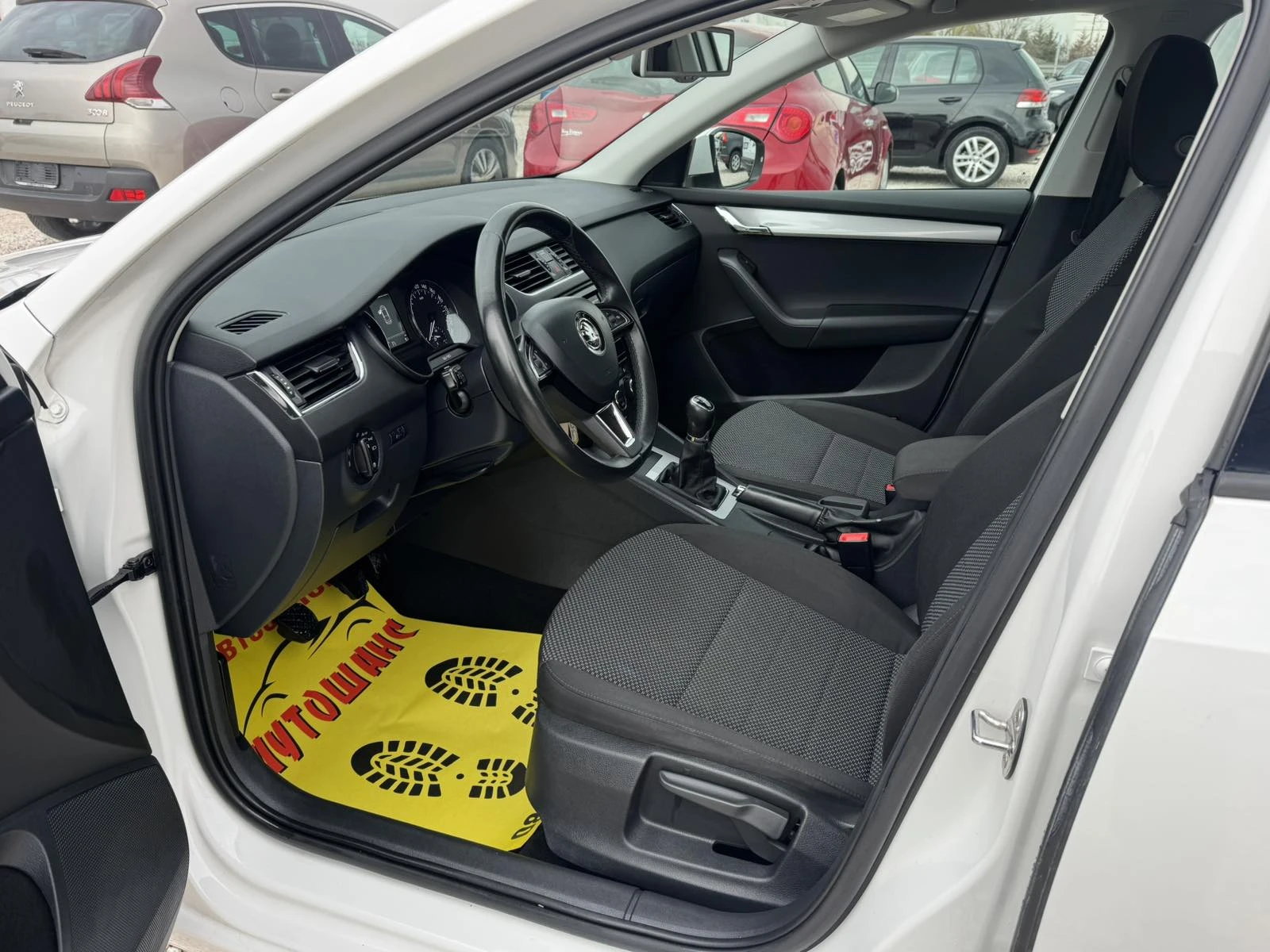 Skoda Octavia 1.6TDI, снимка 12 - Автомобили и джипове - 53964147