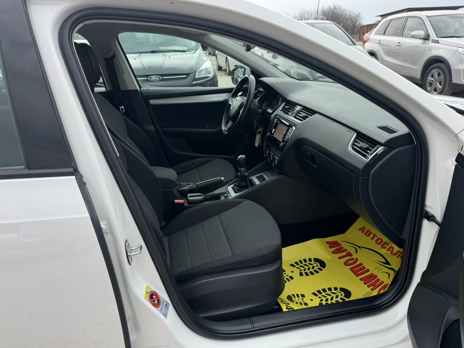 Skoda Octavia 1.6TDI, снимка 14 - Автомобили и джипове - 53964147