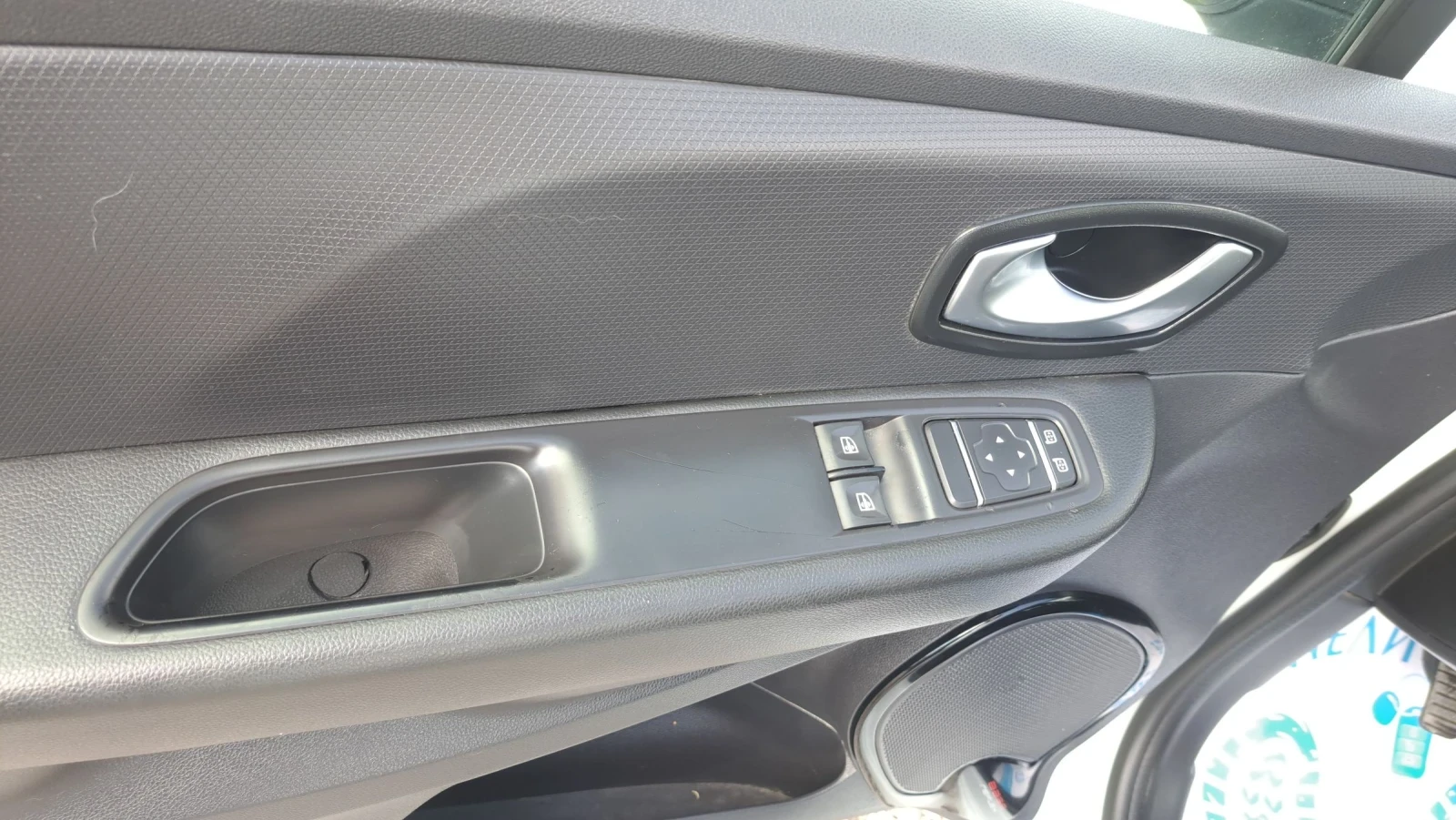 Renault Clio 1.5 DCI, снимка 10 - Автомобили и джипове - 54144624