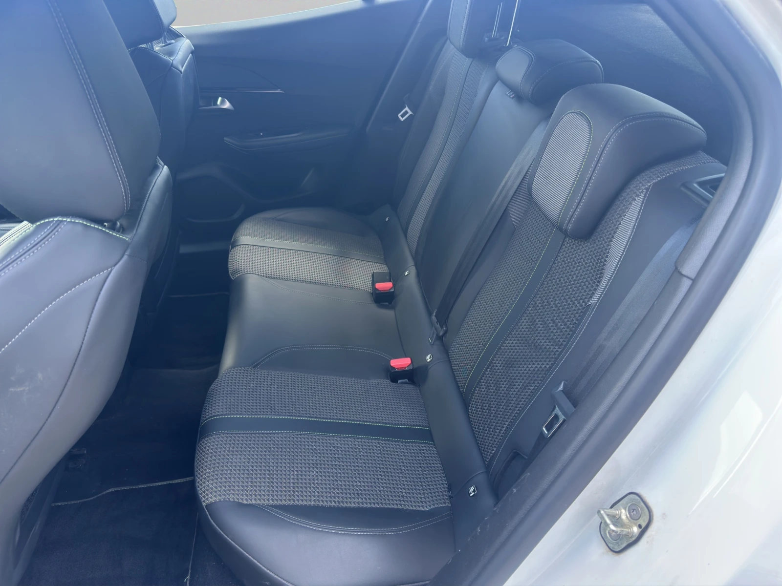 Peugeot 2008 GT 1.2 Puretech EAT8, снимка 11 - Автомобили и джипове - 54718809