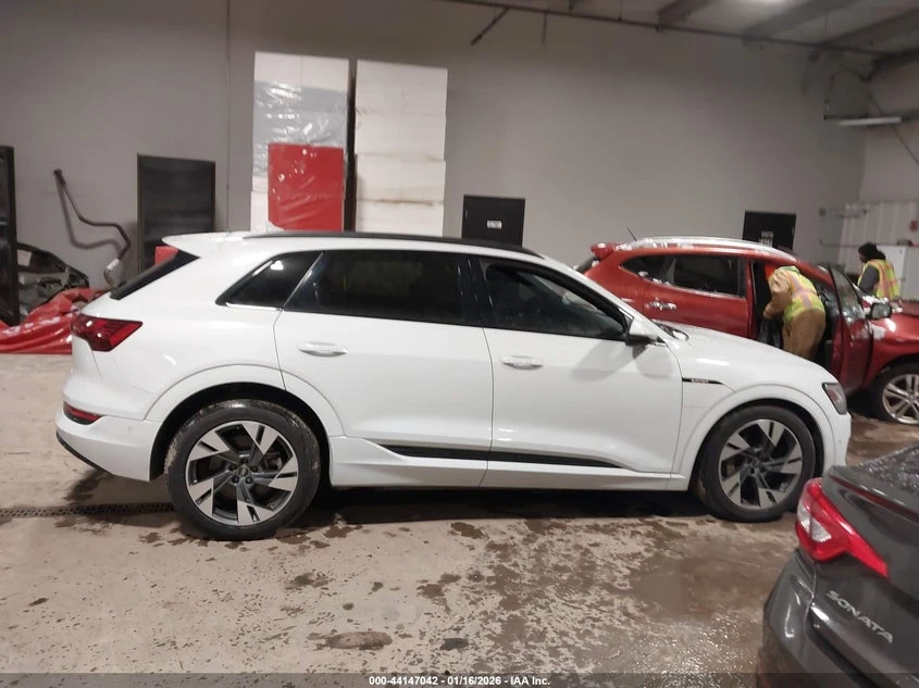 Audi E-Tron Premium Quattro, снимка 13 - Автомобили и джипове - 54874937