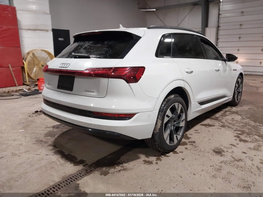 Audi E-Tron Premium Quattro, снимка 4 - Автомобили и джипове - 54874937