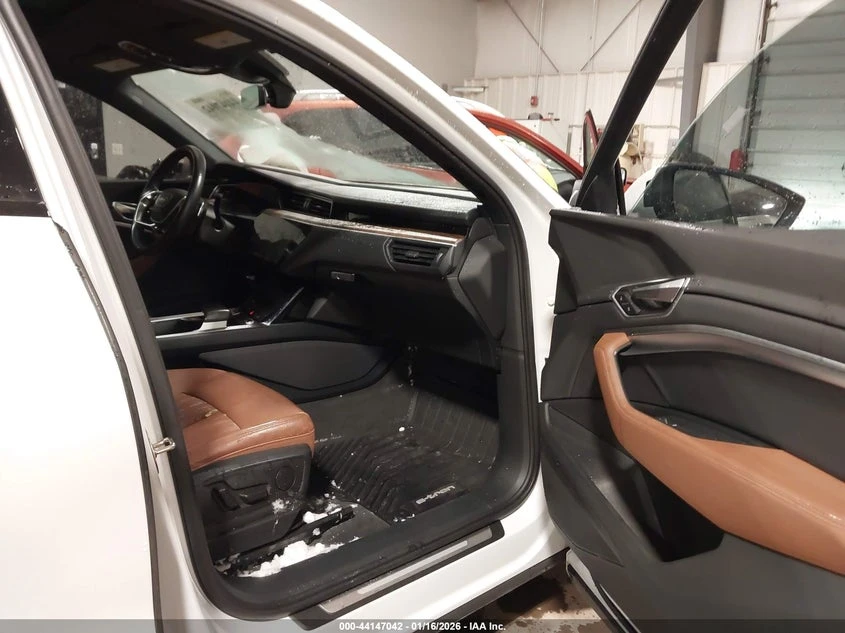 Audi E-Tron Premium Quattro, снимка 5 - Автомобили и джипове - 54874937