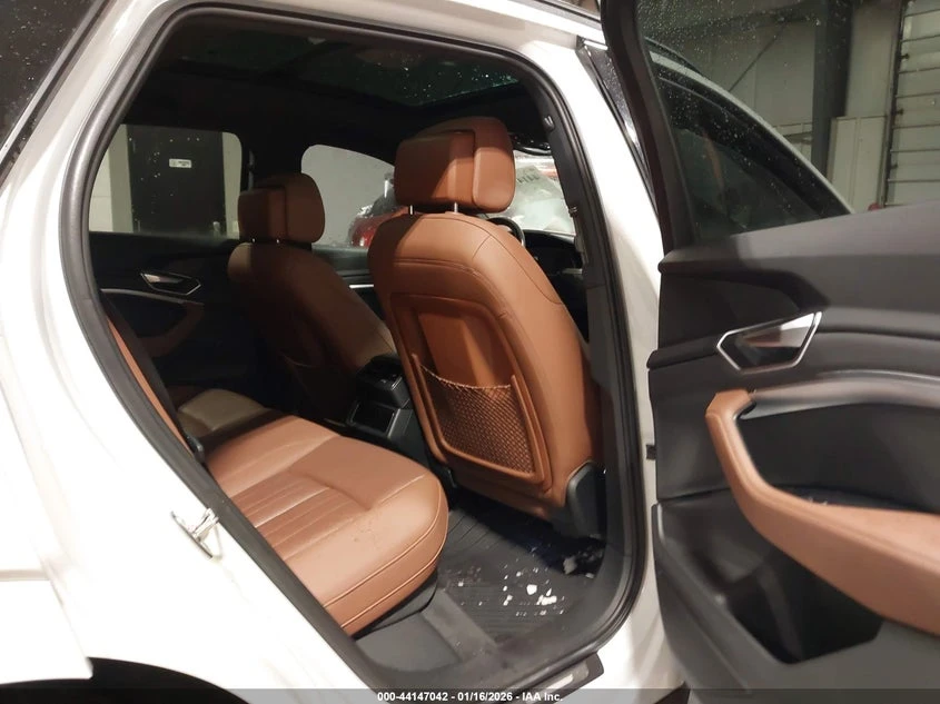 Audi E-Tron Premium Quattro, снимка 8 - Автомобили и джипове - 54874937
