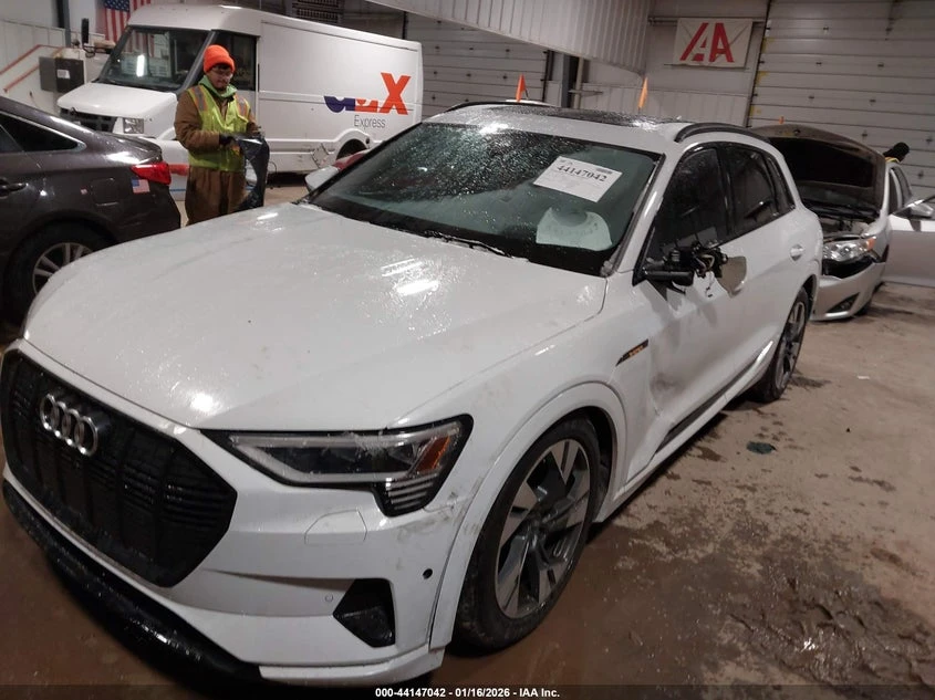 Audi E-Tron Premium Quattro, снимка 2 - Автомобили и джипове - 54874937
