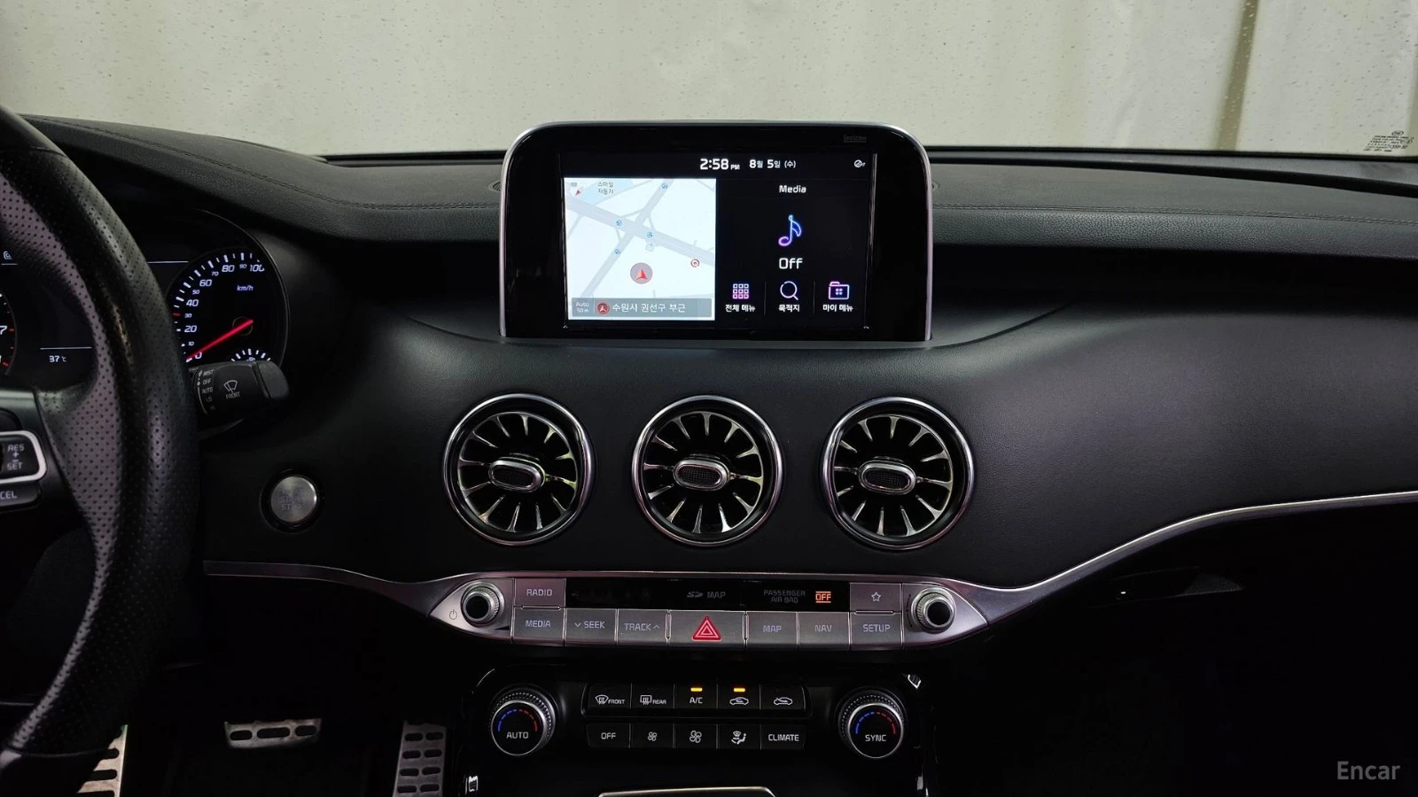 Kia Stinger 3.3* TURBO* AWD* GT* DISTRONIC* 360* ОБДУХ* , снимка 11 - Автомобили и джипове - 55563322
