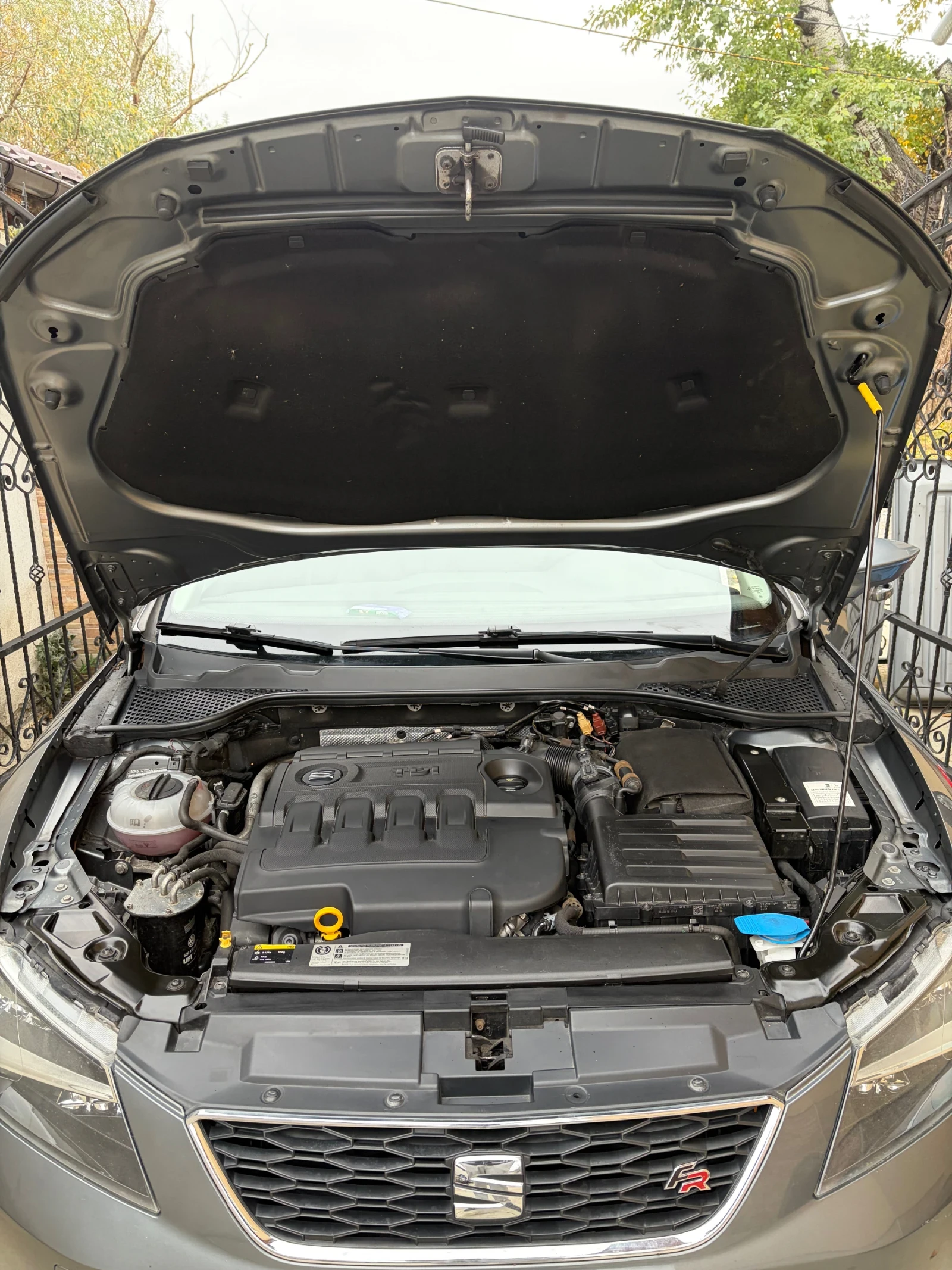 Seat Leon 1.6tdi FR, снимка 11 - Автомобили и джипове - 56683194