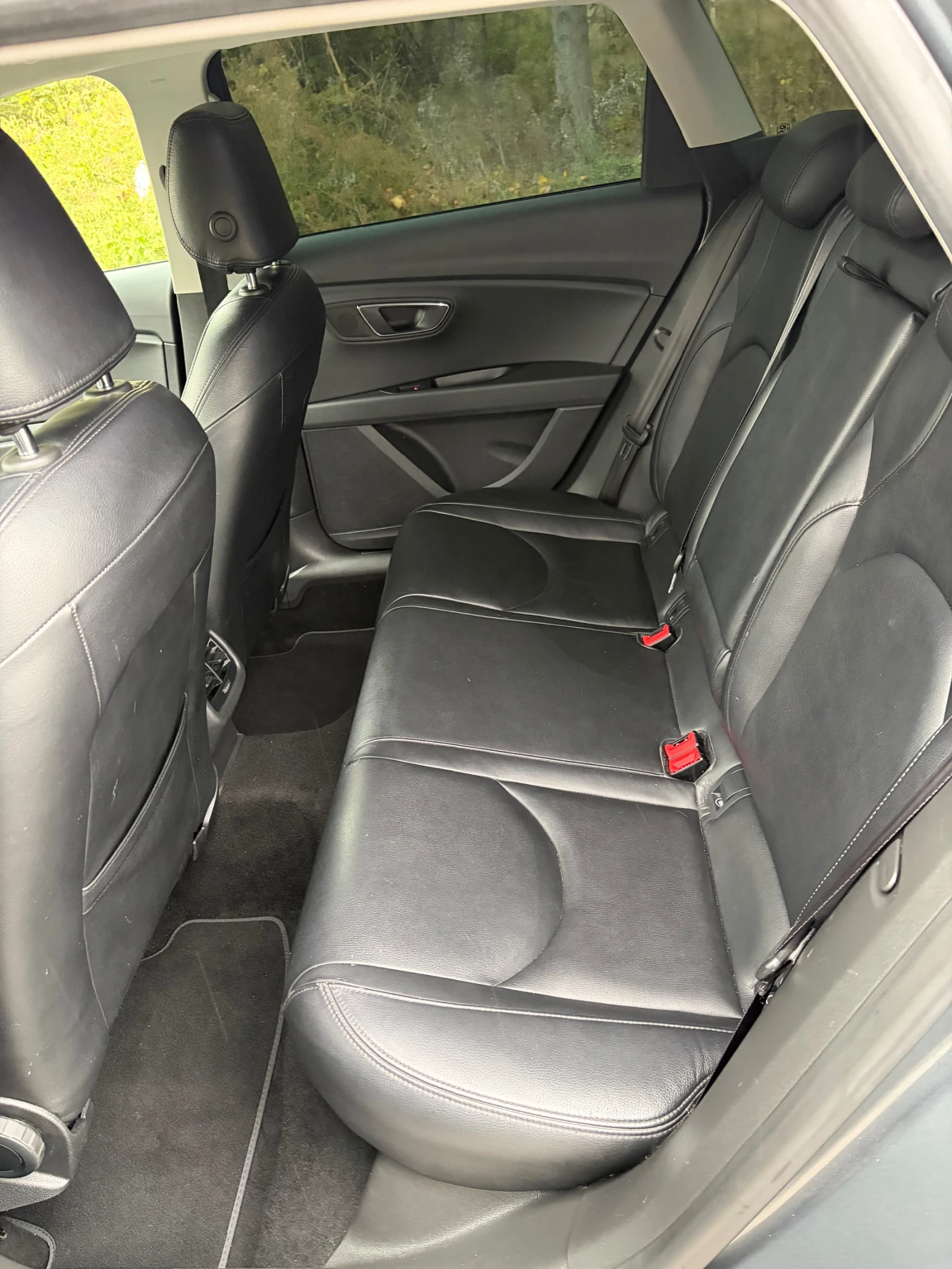 Seat Leon 1.6tdi FR, снимка 8 - Автомобили и джипове - 56683194