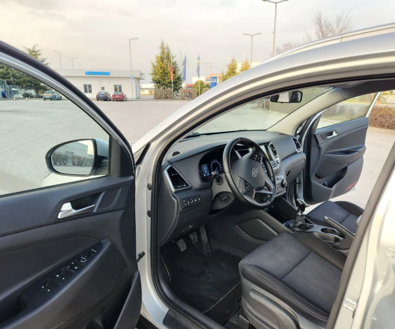 Hyundai Tucson 2.0 136кс Като Нова, снимка 7 - Автомобили и джипове - 49456270