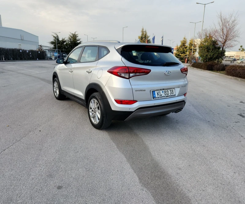 Hyundai Tucson 2.0 136кс Като Нова, снимка 4 - Автомобили и джипове - 49456270