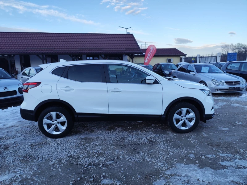 Nissan Qashqai 1.3 бензин Реални 27529 кл., снимка 4 - Автомобили и джипове - 53133053