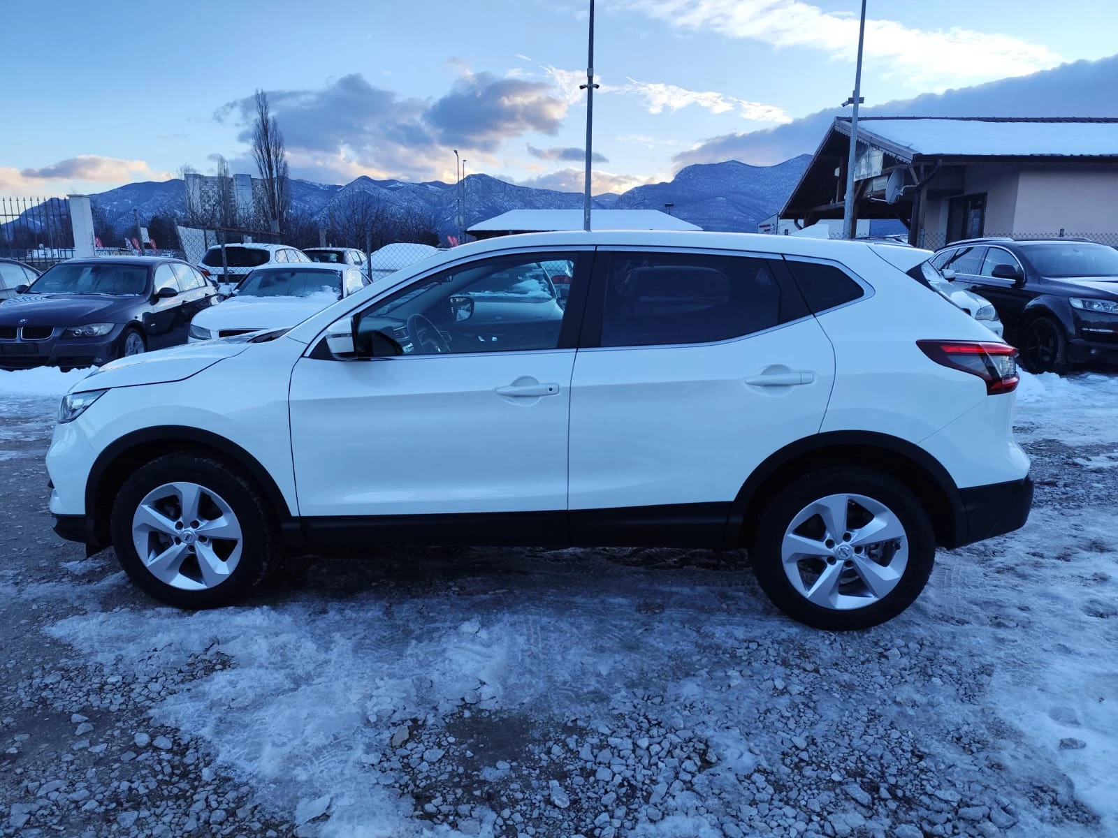 Nissan Qashqai 1.3 бензин Реални 27529 кл. - изображение 9
