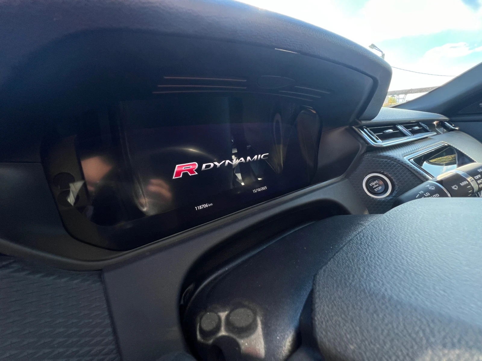 Land Rover Range Rover Velar, снимка 6 - Автомобили и джипове - 54194815