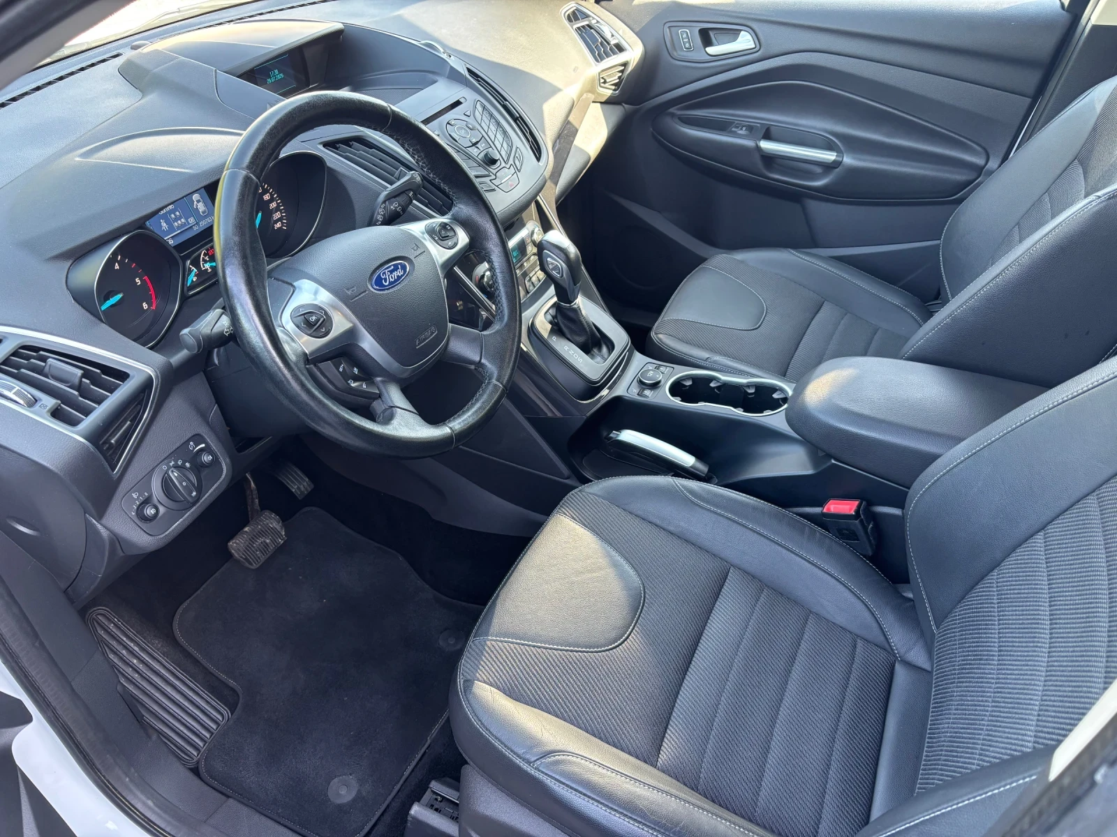 Ford Kuga TITANIUM 4WD 2.0D, снимка 8 - Автомобили и джипове - 55424172