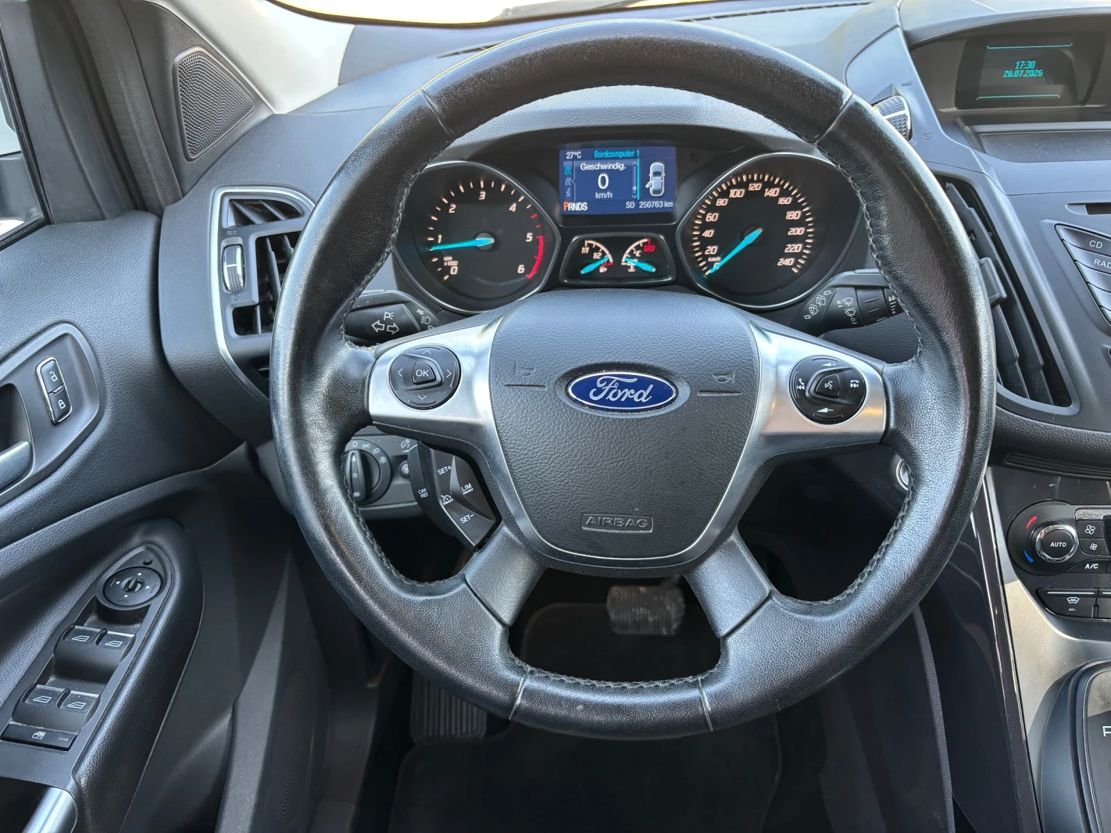 Ford Kuga TITANIUM 4WD 2.0D, снимка 13 - Автомобили и джипове - 55424172