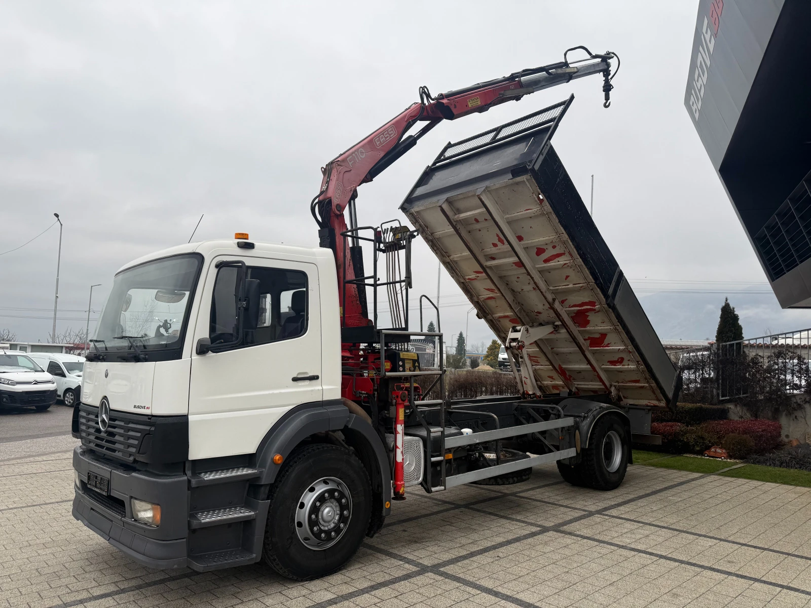 Mercedes-Benz Atego 1928 Самосвал с кран 5.30м.  - изображение 3