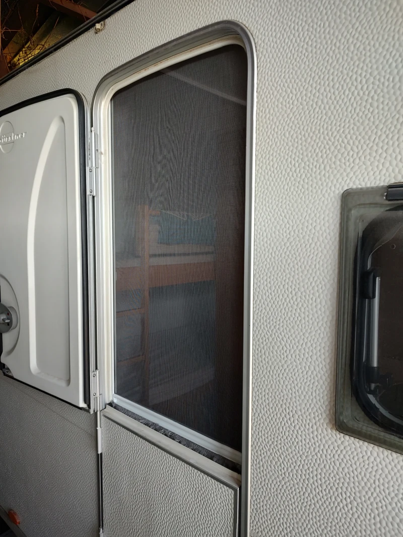 Каравана Burstner Premio, снимка 13 - Каравани и кемпери - 50008525