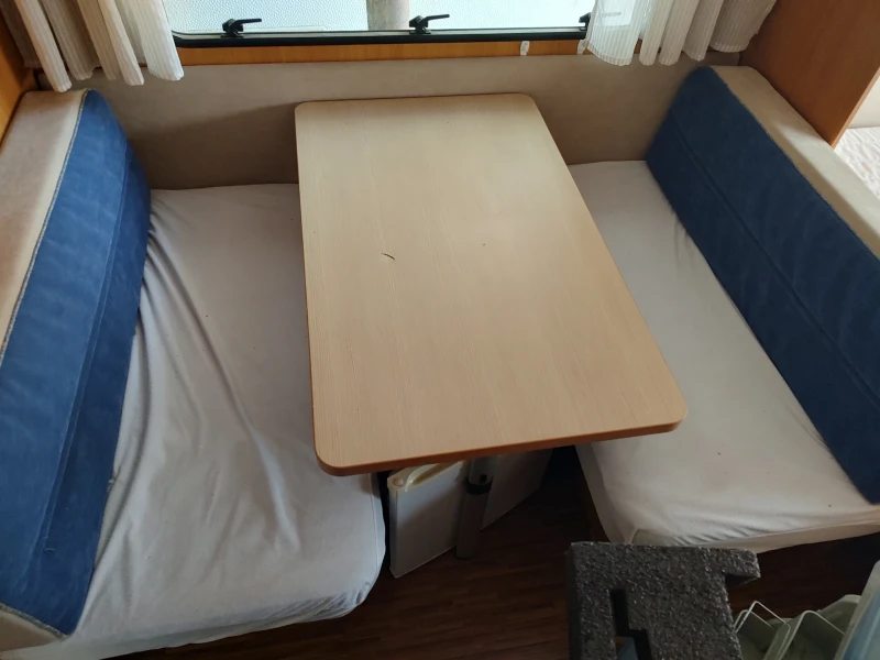 Каравана Burstner Premio, снимка 9 - Каравани и кемпери - 50008525