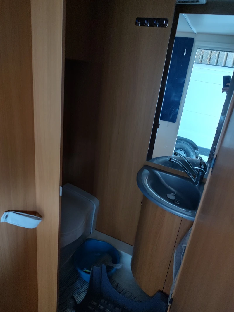 Каравана Burstner Premio, снимка 8 - Каравани и кемпери - 50008525