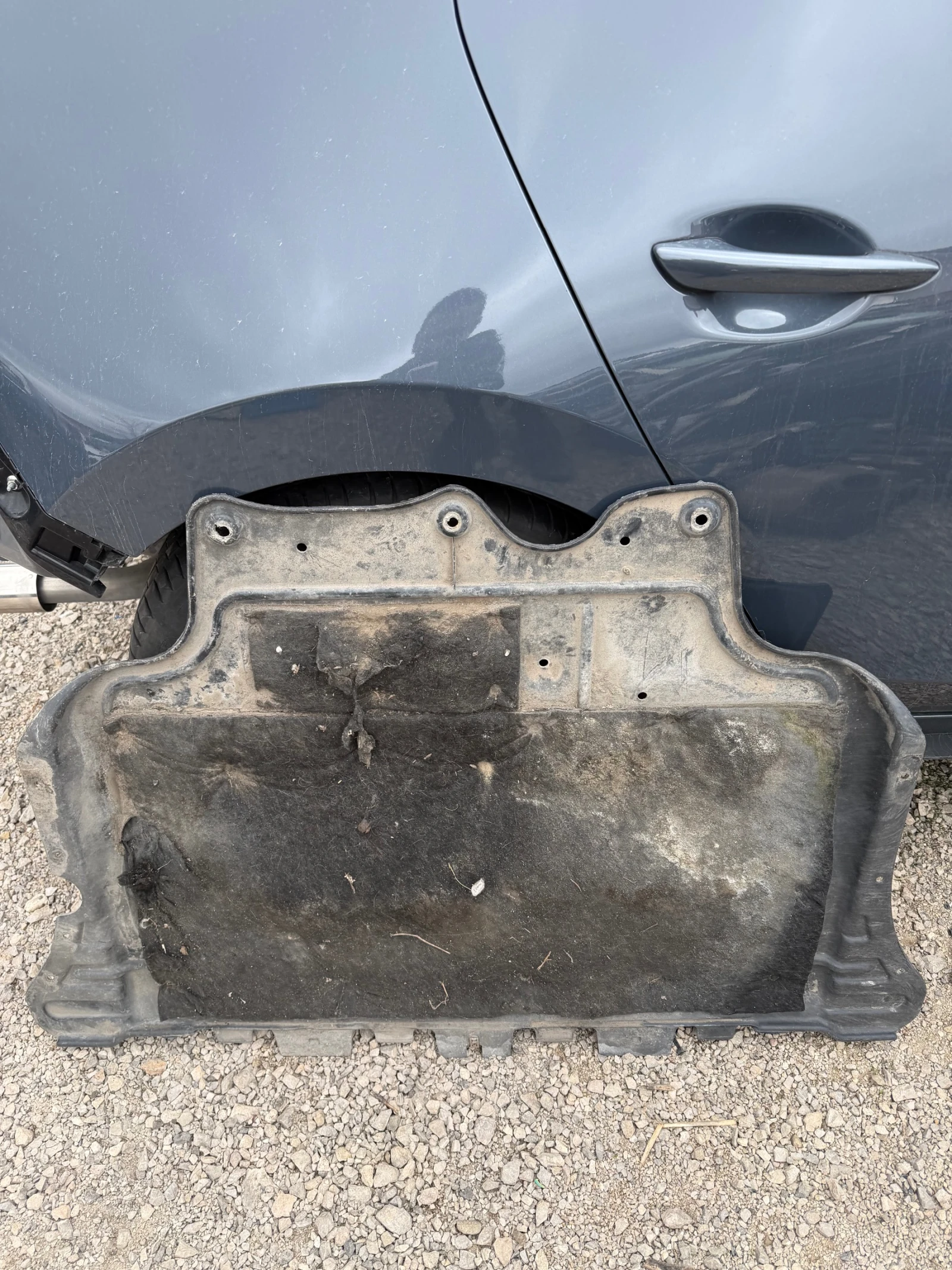 Vw Passat 2016г кора под мотора 5Q0 825 236, снимка 2 - Части - 53990877