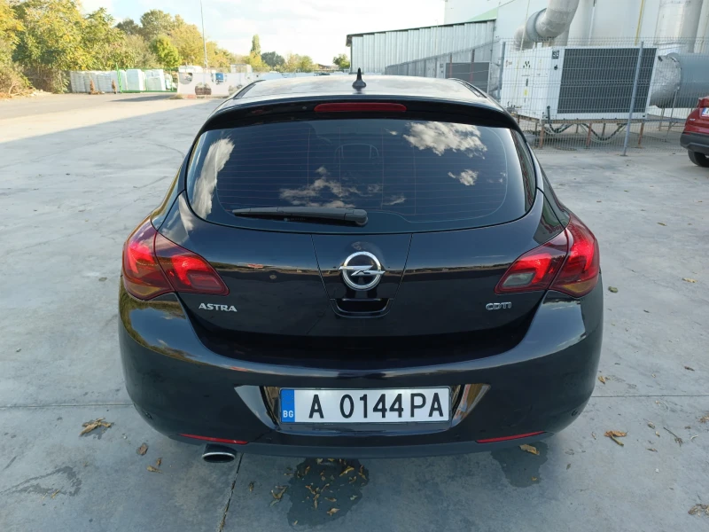 Opel Astra 2.0 CDTI, снимка 4 - Автомобили и джипове - 48741346