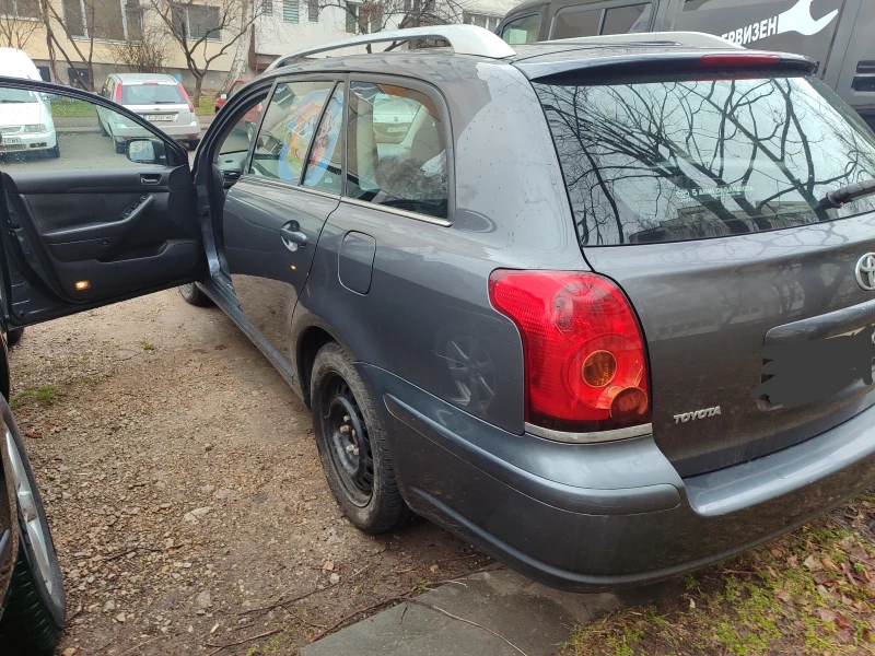 Toyota Avensis 2.2D4D, снимка 12 - Автомобили и джипове - 49327205